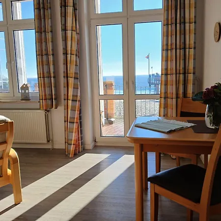 Gaestehaus-gorch-fock-wohnung-1-mit-direktem-meerblick Apartament