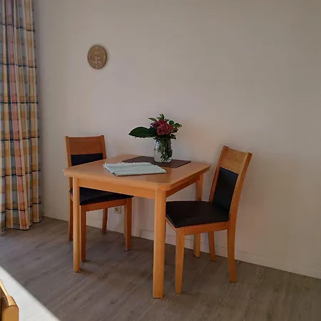 Gaestehaus-gorch-fock-wohnung-1-mit-direktem-meerblick Apartament *