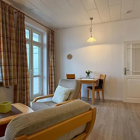 Gaestehaus-gorch-fock-wohnung-1-mit-direktem-meerblick * 威克奥夫弗尔